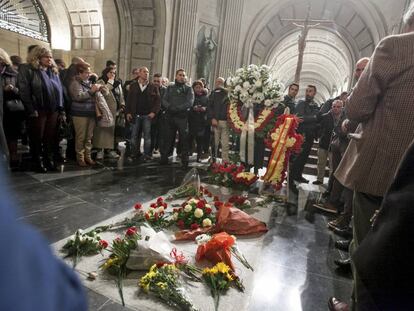 Tumba de Franco en el 43º aniversario de su muerte.