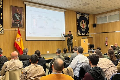 Instructores de la OTAN imparten un curso en el Mando Conjunto del Ciberespacio en marzo.