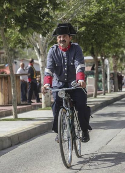 Un participante en la recreación de Canteros y Caciques que se celebra en junio en Macael.