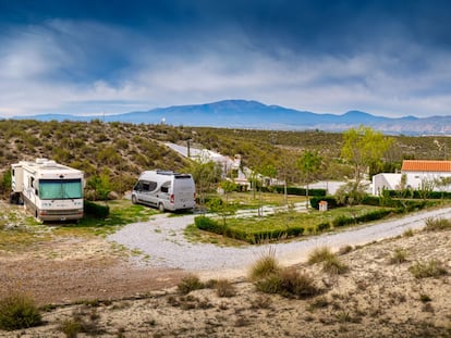 Camping 'Cuevas Andalucía', en Baza (Granada)