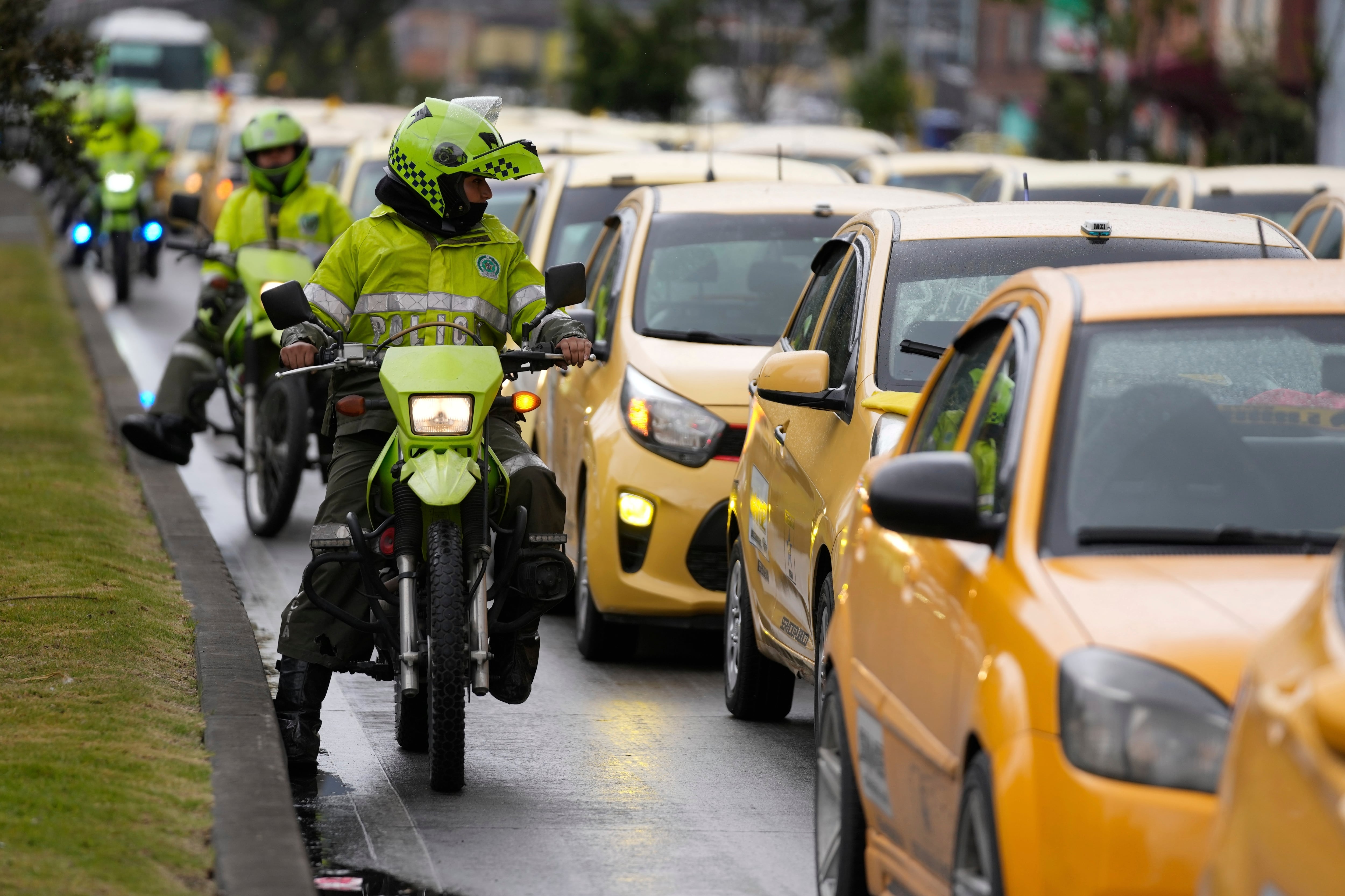 Los taxis de dos recientes secuestros en Bogotá aparecen a nombre de una misma persona