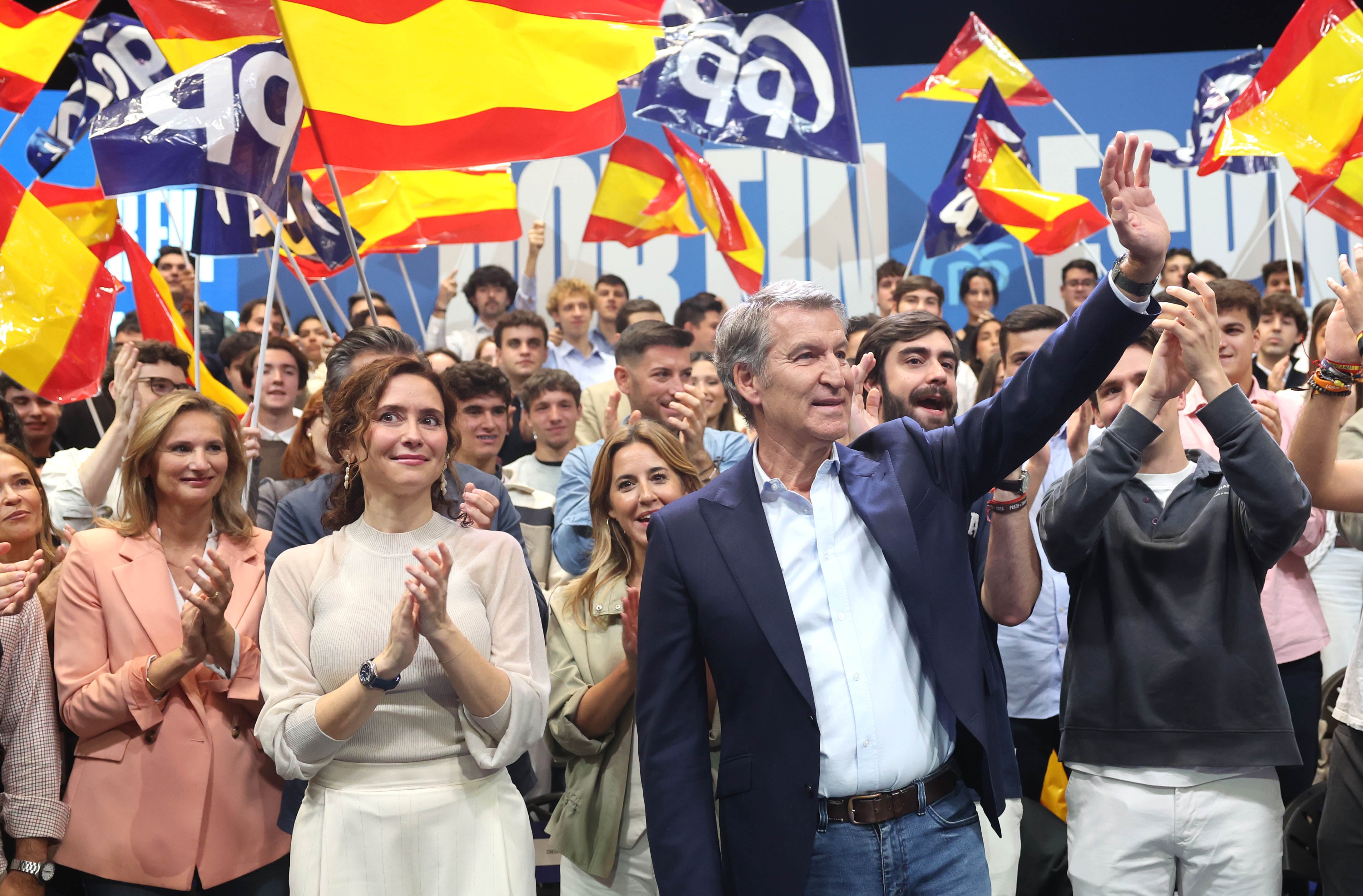 Feijóo toca a rebato y pide a los barones “movilización máxima”