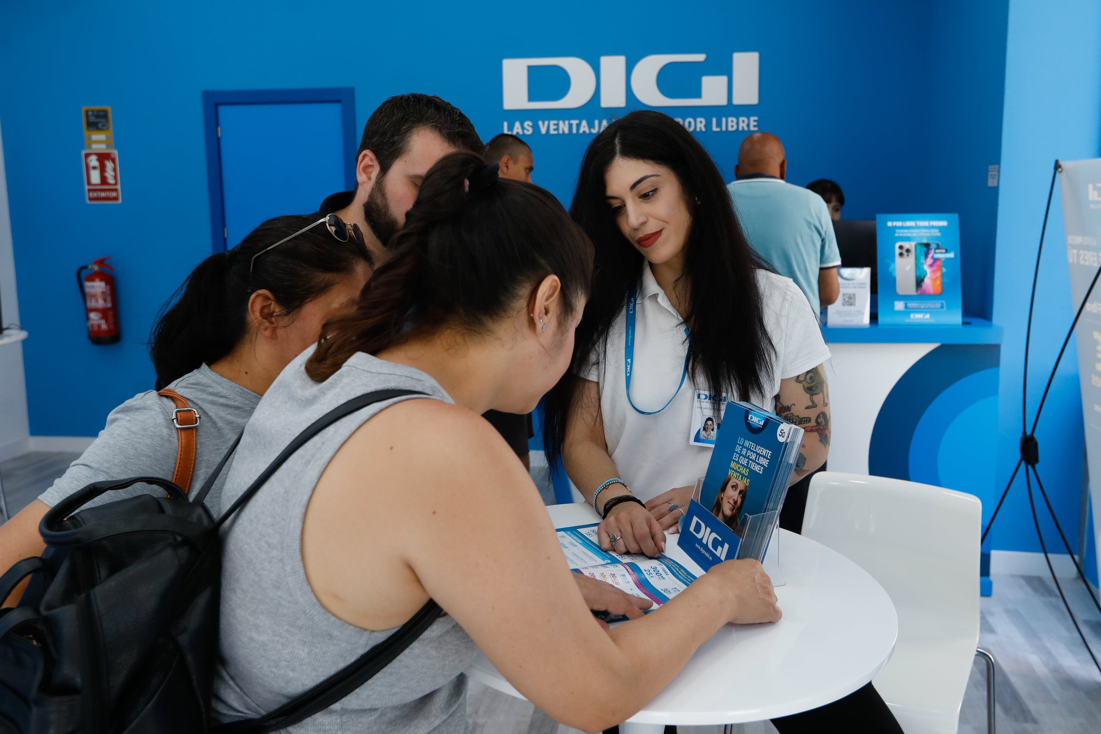 Todo sigue igual en las ‘telecos’: Digi ganó en 2024 los 900.000 clientes que perdieron Vodafone y Masorange 