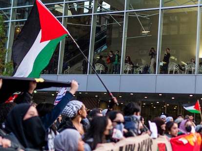 Protesters march in support of Palestinians outside the Columbia University, in New York, U.S., November 15, 2023.
