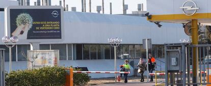 Entrada de la factoría de Opel en Figueruelas