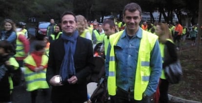 Amadeu Sanchis, de Esquerra Unida, y Toni Cant&oacute;, de UPyD, se han sumado a la marcha de los escolares de El Saler en demanda de transporte escolar.