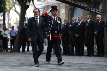 El presidente de la Generalitat, Artur Mas, durante la ofrenda floral.