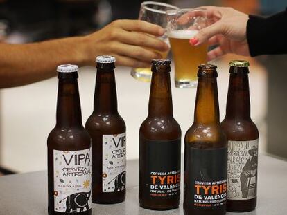 Algunos de los diferentes tipos de cervezas artesanales fabricadas en la Comunidad Valenciana.