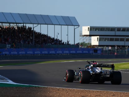 Lewis Hamilton en el circuito de Silverstone.