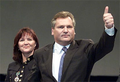 El presidente de Polonia, Aleksander Kwasniewski, con su esposa, Jolanta.