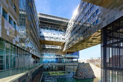 El nuevo Ayuntamiento de Montpellier en el distrito de Port Marianne, un proyecto del arquitecto Jean Nouvel.