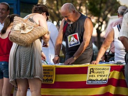 Puesto de la Asociaci&oacute;n de Parados de El Prat.