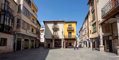 Calles del centro de Aranda del Duero prácticamente vacías, este viernes. 