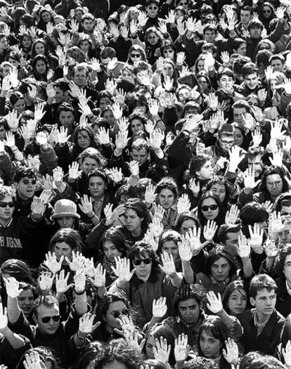 Concentración en la Universidad Autónoma en protesta por el asesinato de Tomás y Valiente