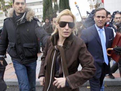 Marta Domínguez leaves court after testifying in the Galgo investigation in 2010.