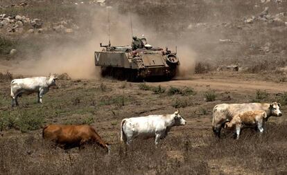 Soldados israelíes participan en un ejercicio militar en los Altos del Golán, Israel.