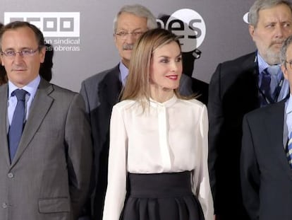 El ministro de Sanidad, Alfonso Alonso, la reina Letizia y el presidente de Telef&oacute;nica, C&eacute;sar Alierta.