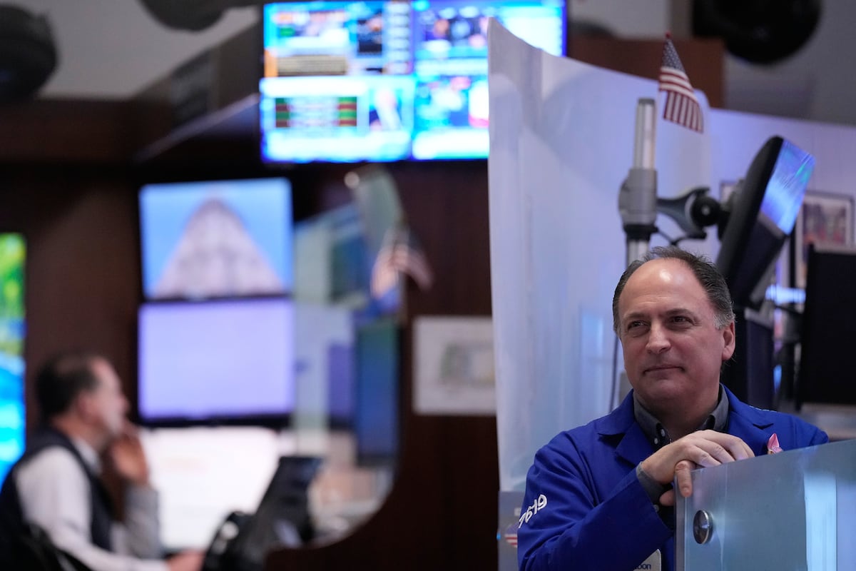 Wall Street sube 2,49% y el petróleo cae 3% por negociaciones en Irán