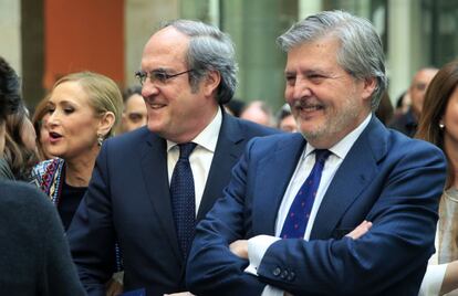 El ministro de Educaci&oacute;n, &Iacute;&ntilde;igo M&eacute;ndez de Vigo, junto al ex ministro socialista de Educaci&oacute;n, &Aacute;ngel Gabilondo. 