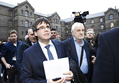 Carles Puigdemont arriving at the University of Copenhagen.