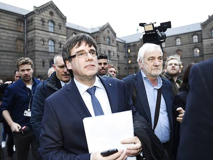 Carles Puigdemont arriving at the University of Copenhagen.