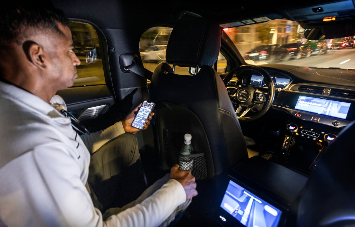 Los primeros taxis y autobuses robóticos comenzarán a circular por carreteras y calles en la primavera de 2026: El Reino Unido acelera el despliegue de los vehículos sin conductor | Tecnología