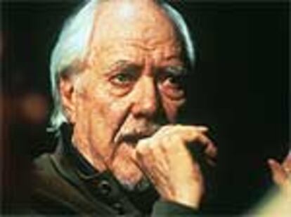 Robert Altman, durante el rodaje de <i>Gosford Park.</i>