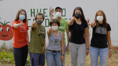 Varios alumnos de Arroyomolinos de León que participan en el proyecto escolar de Alumbra en la localidad.