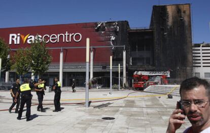 Efecto del fuego en la fachada del centro comercial de Rivas Vaciamadrid.