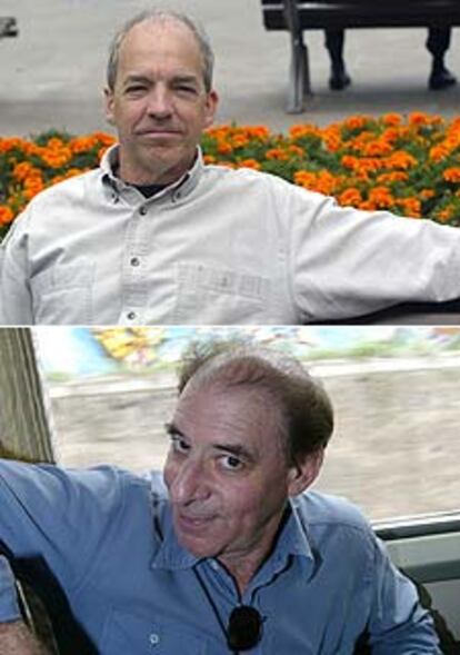 Los escritores estadounidenses Dan Fesperman (arriba) y Alan Furst, participantes de la Semana Negra de Gijón.
/ PACO PAREDES