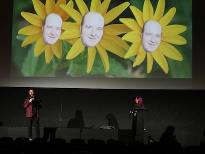 Los presentadores del homenaje a Chiquito en el festival CutreCon, Denny Horror (izquierda) y Vera Montessori, en el cine Palacio de la Prensa.