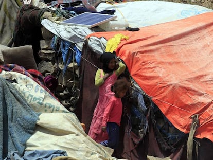 Niños, en un campo de desplazados en Yemen, este sábado.