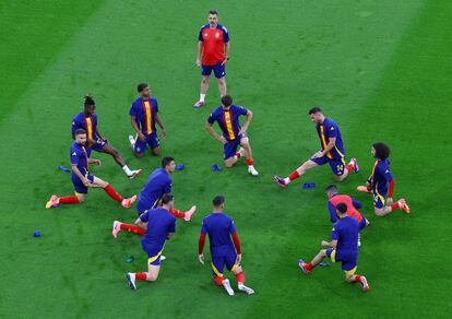 Calentamiento de los jugadores españoles en el estadio Arena AufSchalke. 