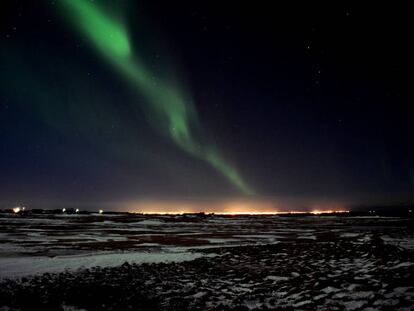 Una aurora boreal en Islandia, captada por la usuaria &#039;carolinw&#039; en Pixabay.