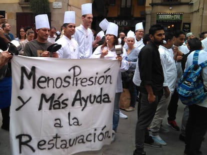 Restauradores protestando en Santa María del Mar
