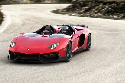 Lamborghini-Aventado H. Motor V12 y tecnología de fibra de carbono