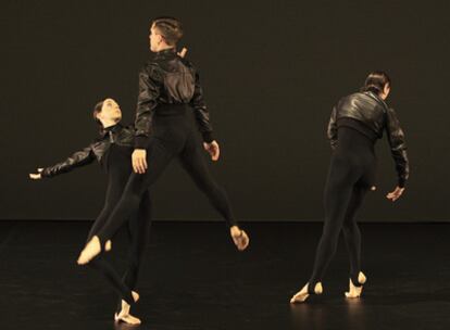 Actuación de la compañía de Michael Clark en la Bienal de Venecia, donde presentó <i>Swan Lack</i> y <i>Thank U Ma'am.</i>