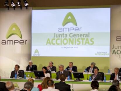 Imagen de archivo de una junta de accionistas de Amper.