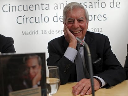 El escritor Mario Vargas Llosa durante la presentación de su obra periodística en Madrid.