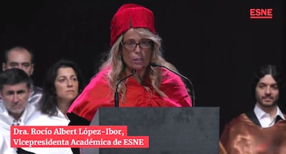 La hoy viceconsejera Rocío Albert López-Ibor en el acto de graduación de los alumnos de ESNE de 2019.