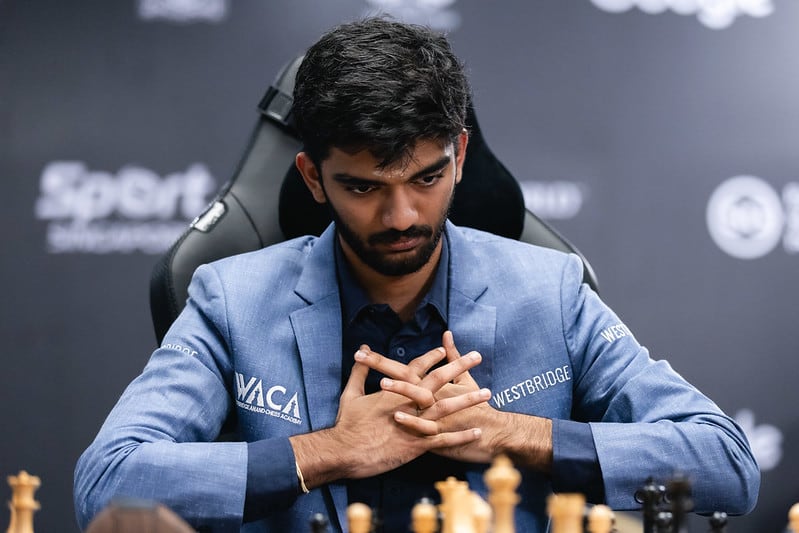 Gukesh, en uno de los momentos críticos de la 6ª partida