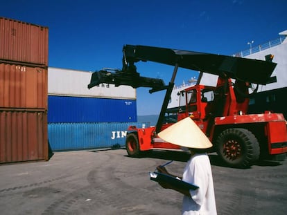 Contenedores en el puerto de Danang (Vietnam).