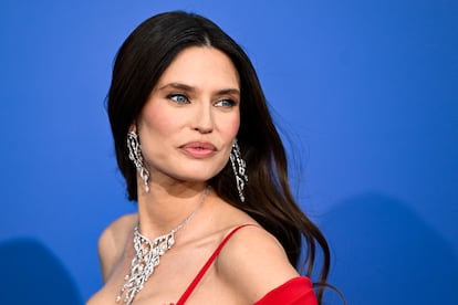 La modelo Bianca Balti a su llegada a la gala benéfica amfAR contra el VIH en 2023.