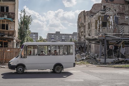 Habitantes de Pokrovsk, en la región ucraniana de Donetsk