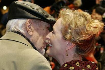 Robert Altman y Meryl Streep, ayer en la Berlinale, donde presentaron <i>A prairie home companion</i>.