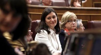 La diputada del PSOE, Carmen Montón, de blanco.