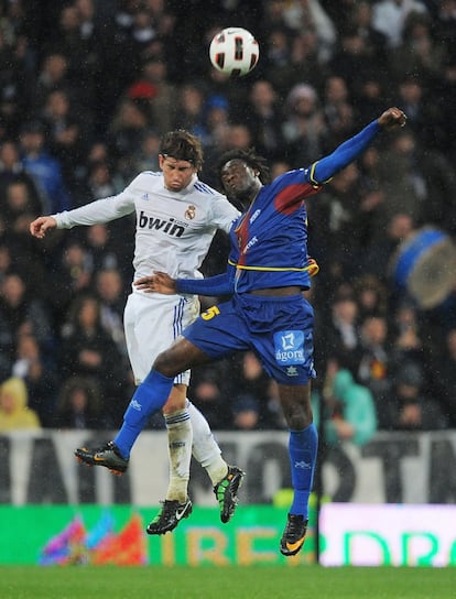 El 19 de febrero de 2011 ante el Levante Ramos se estrenó como capitán en partido oficial debido a una sanción de Casillas.