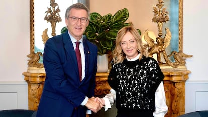 El presidente del Partido Popular, Alberto Núñez Feijóo, junto a la primera ministra italiana, Giorgia Meloni, el 19 de septiembre en Roma.