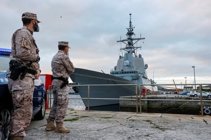 La fragata 'Blas de Lezo', en el arsenal militar de Ferrol el viernes.