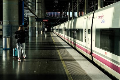 Fernández anima a los jóvenes a planificar vacaciones con el Verano Joven, programa que cerró 751.116 viajes en 2024